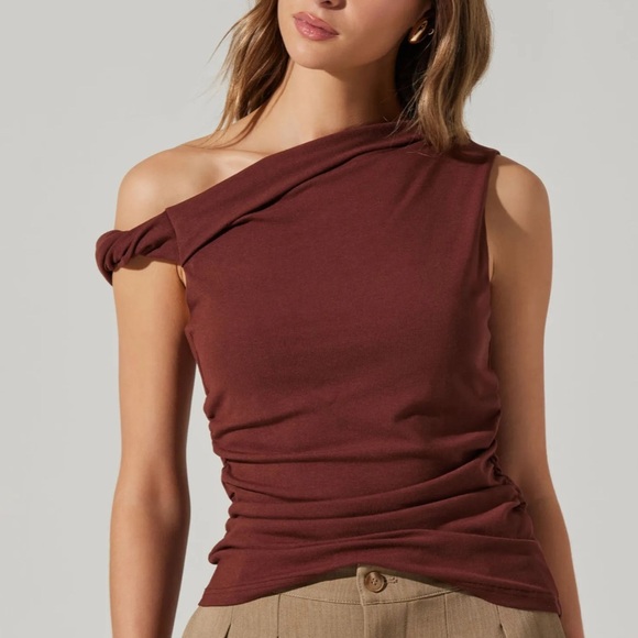 Astr Tops - ASTR the Label Zivon Asymmetrical Sleeveless Top Size L Pre-loved (item #128)